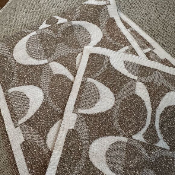 NWT Original Coach Signature CC Women's Reversible Scarf - Picture 8 of 9